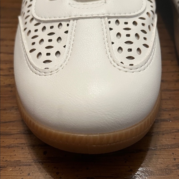 Dolce Vita White Perforated Sneakers with Gold Accents, size 8.5 - Picture 6 of 15